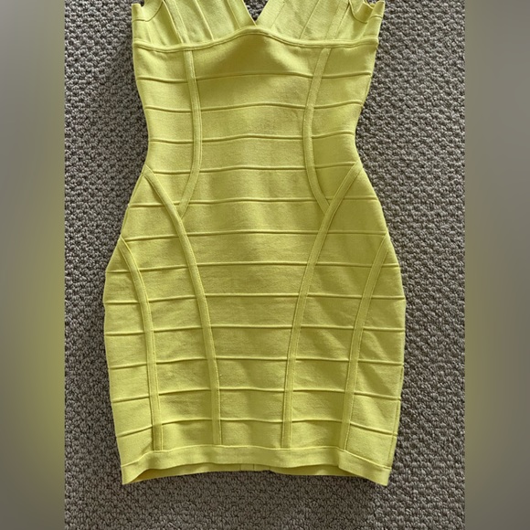 Yellow BODYCON dress - Picture 3 of 6